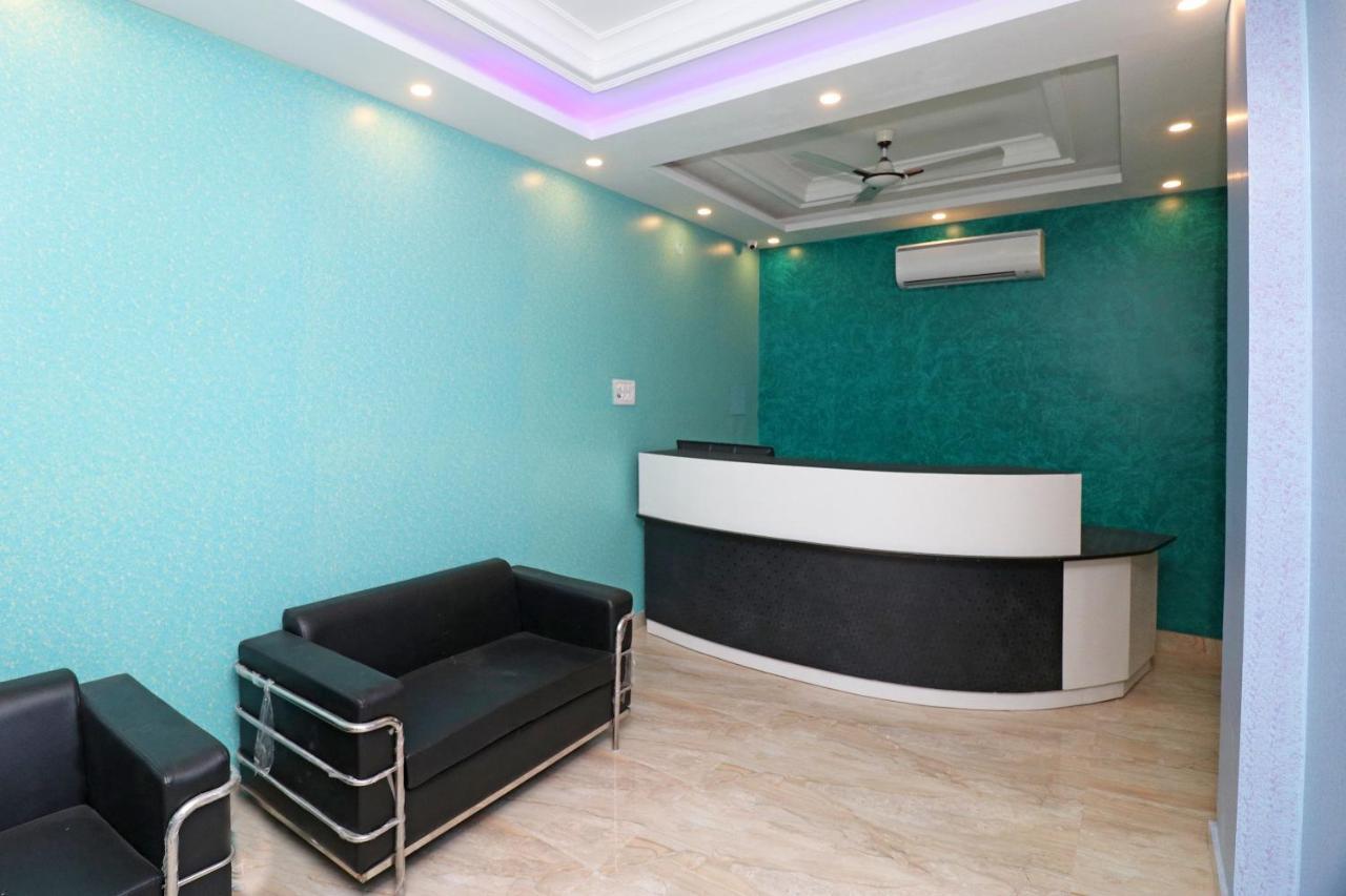 Oyo 25130 Hotel Royal Inn New Delhi Extérieur photo