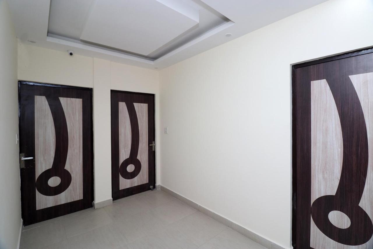 Oyo 25130 Hotel Royal Inn New Delhi Extérieur photo